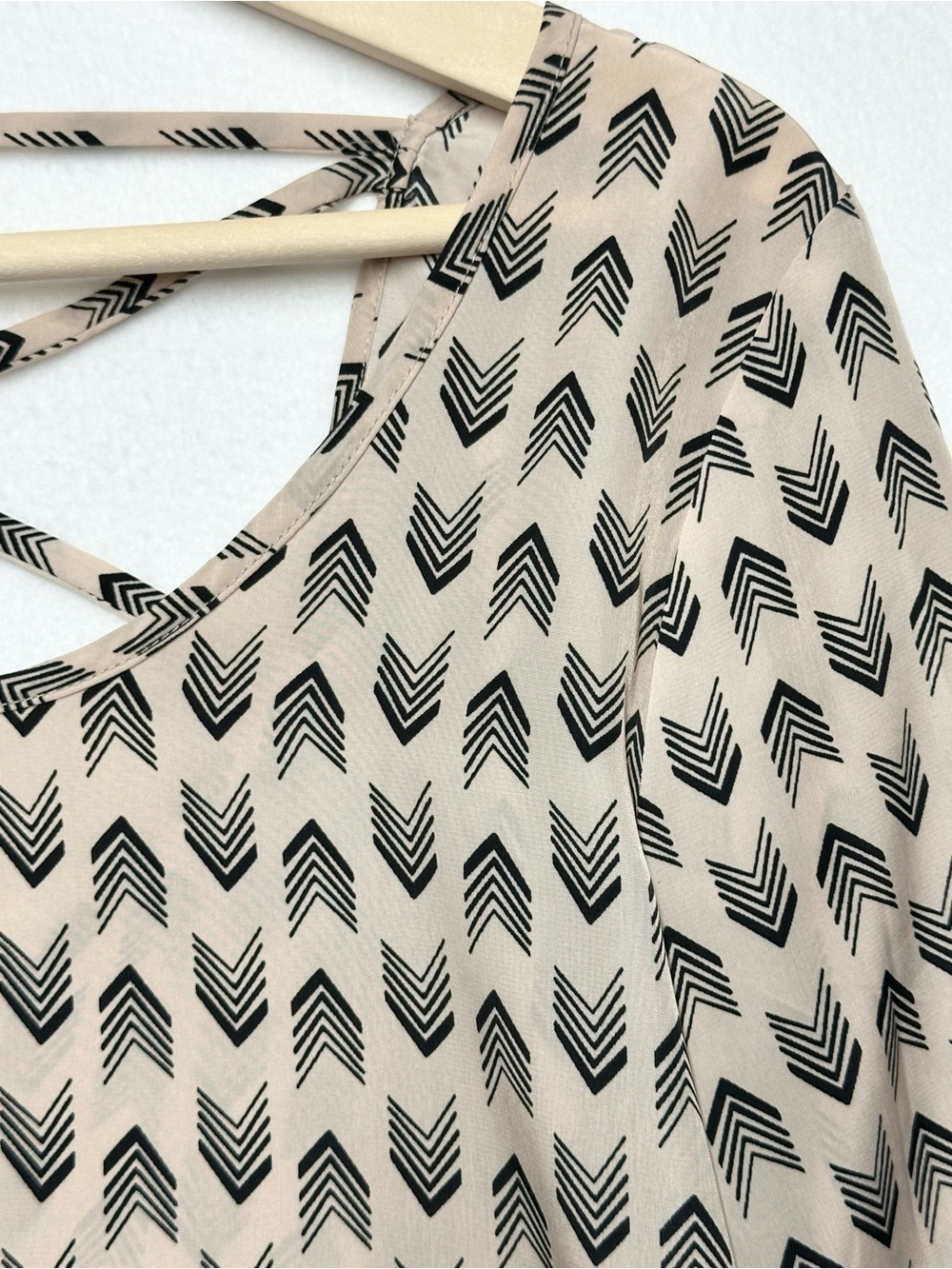 Maurices Women’s Medium Chevron Print Blouse • Crisscross Neckline Top - Picture 1 of 6